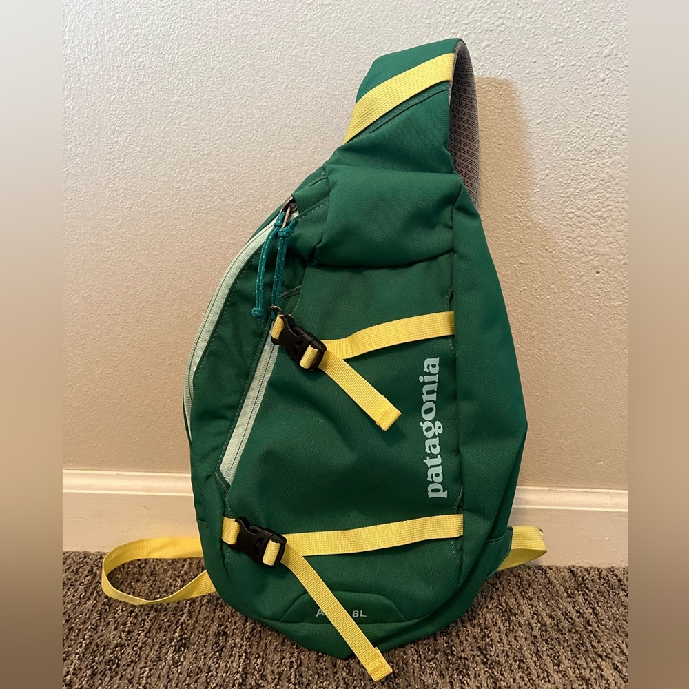 Patagonia Atom Sling Bag 8L - Like New!